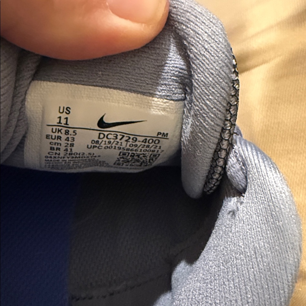 Nike Women’s sz 11 gray athletic shoes - Picture 6 of 8